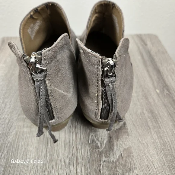 Kenneth Cole Reaction Women’s Taupe Suede Side Way Ankle Booties Size 11M - Picture 8 of 9